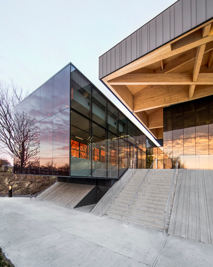 Dossier de presse | 2206-01 - Communiqué de presse | "Stade de soccer de Montréal" Awarded at AAP American Architecture Prize 2016 - Saucier + Perrotte Architectes/HCMA - Architecture institutionnelle - Entrée principale<br> - Crédit photo : Olivier Blouin