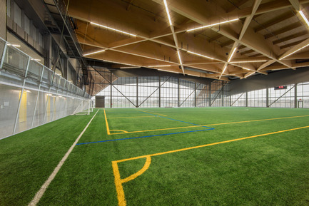 Dossier de presse | 2206-01 - Communiqué de presse | "Stade de soccer de Montréal" Awarded at AAP American Architecture Prize 2016 - Saucier + Perrotte Architectes/HCMA - Architecture institutionnelle - Terrain intérieur<br> - Crédit photo : Olivier Blouin