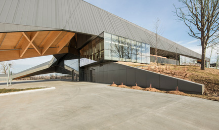 Dossier de presse | 2206-01 - Communiqué de presse | "Stade de soccer de Montréal" Awarded at AAP American Architecture Prize 2016 - Saucier + Perrotte Architectes/HCMA - Architecture institutionnelle - Entrée rue Papineau vers le terrain extérieur&nbsp;<br> - Crédit photo : Olivier Blouin