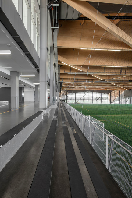 Dossier de presse | 2206-01 - Communiqué de presse | "Stade de soccer de Montréal" Awarded at AAP American Architecture Prize 2016 - Saucier + Perrotte Architectes/HCMA - Architecture institutionnelle - Gradins vers le terrain intérieur<br> - Crédit photo : Olivier Blouin
