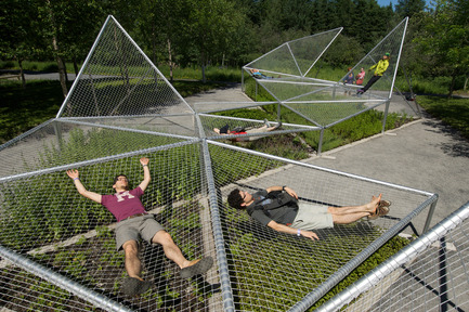 Press kit | 837-19 - Press release | New publication about the International Garden Festival - Experimenting Landscapes: Testing the Limits of the Garden - International Garden Festival / Reford Gardens - Edition - Dymaxion Sleep by Jane Hutton and Adrian Blackwell, 2009 - Photo credit: Robert Baronet