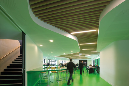 Dossier de presse | 2259-01 - Communiqué de presse | The Infinity Centre, Penleigh and Essendon Grammar Senior School - McBride Charles Ryan - Architecture institutionnelle - Cafeteria - Crédit photo : John Gollings
