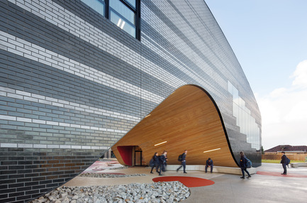 Dossier de presse | 2259-01 - Communiqué de presse | The Infinity Centre, Penleigh and Essendon Grammar Senior School - McBride Charles Ryan - Architecture institutionnelle - Main Entrance - Crédit photo : John Gollings
