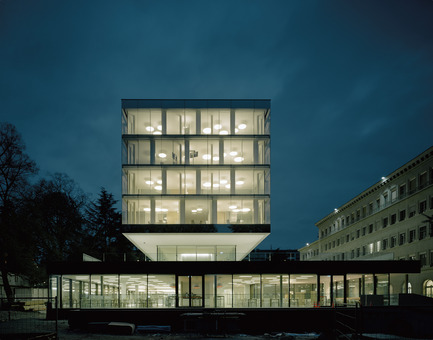 Dossier de presse | 2237-01 - Communiqué de presse | World Trade Organization - wittfoht architekten - Architecture institutionnelle - wto by night<br> - Crédit photo : brigida gonzález