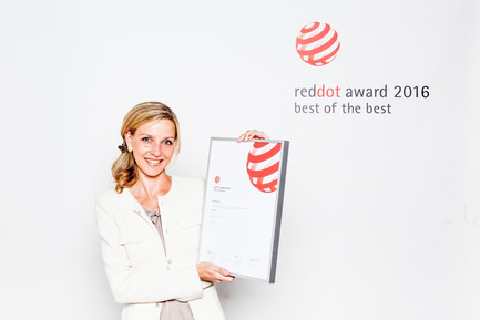 Press kit | 1696-12 - Press release | Red Dot Award: Product Design 2017 – 50 free registration places for upcoming designers - Red Dot Award - Competition - Johanna Otto, young professional in 2016, received the distinction "Red Dot: Best of the Best" for her earring design.<br> - Photo credit: Red Dot<br>