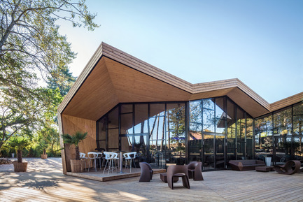 Dossier de presse | 1018-03 - Communiqué de presse | Boos Beach Club Restaurant - Metaform architects - Architecture commerciale - Crédit photo : Steve Troes Fotodesign