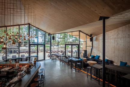 Dossier de presse | 1018-03 - Communiqué de presse | Boos Beach Club Restaurant - Metaform architects - Architecture commerciale - Crédit photo : Steve Troes Fotodesign