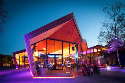 Dossier de presse | 1018-03 - Communiqué de presse | Boos Beach Club Restaurant - Metaform architects - Architecture commerciale - Crédit photo : Steve Troes Fotodesign