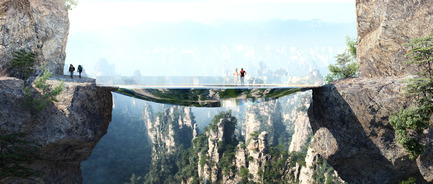 Dossier de presse | 1040-04 - Communiqué de presse | Zhangjiajie - Martin Duplantier Architectes - Architecture de paysage - Miroir de l'environnement, le pont est un disque elliptique. Un trou décentré ouvre des vues sur le paysage entre les deux faces rocheuses. Un filet solide permet aux visiteurs courageux de s'allonger sur le vide. - Crédit photo : ©Martin Duplantier Architectes