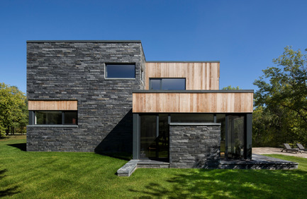 Dossier de presse | 1641-01 - Communiqué de presse | Maison Hemmingford - SIMARD architecture - Architecture résidentielle - Crédit photo : Stéphane Brügger 