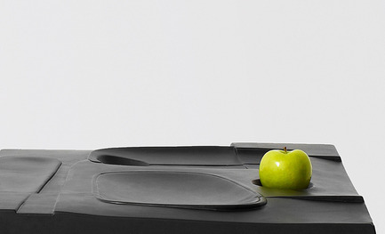 Dossier de presse | 1048-05 - Communiqué de presse | +tongtong introduces the Mooncake serving tray/table concept - +tongtong - Produit - Crédit photo : Colin Faulkner, +tongtong 