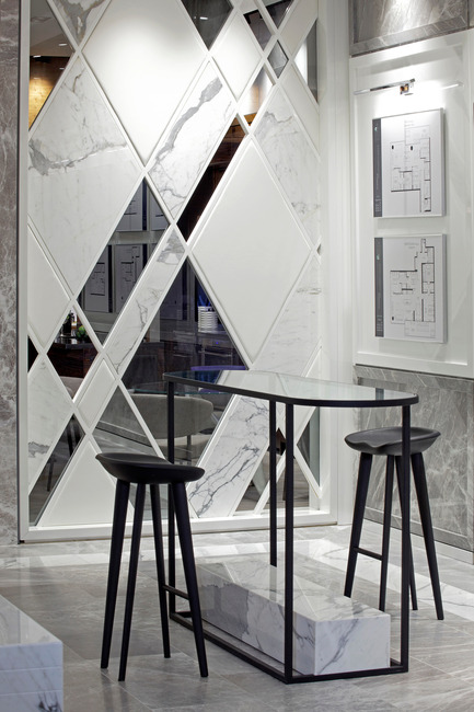 Dossier de presse | 2066-05 - Communiqué de presse | II BY IV DESIGN Win Show Flats and Development Award at SBID Awards 2016 - II BY IV DESIGN - Concours - The Residences of 488 University Avenue_Marketing Centre_Stylized Wall Paneling - Crédit photo : David Whittaker