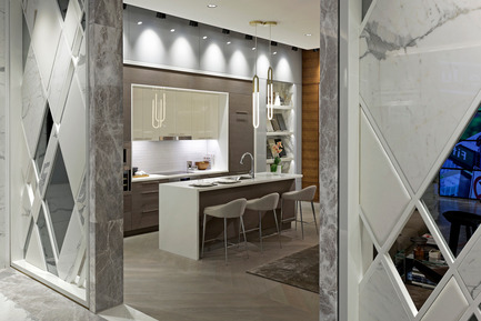 Dossier de presse | 2066-05 - Communiqué de presse | II BY IV DESIGN Win Show Flats and Development Award at SBID Awards 2016 - II BY IV DESIGN - Concours - The Residences of 488 University Avenue_Marketing Centre_Kitchen Vignette (A) - Crédit photo : David Whittaker