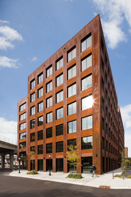 Dossier de presse | 2207-01 - Communiqué de presse | Minneapolis Claims The First Modern Mass Timber Office Building in the U.S. - MGA | MICHAEL GREEN ARCHITECTURE - Architecture commerciale - Crédit photo : Ema Peter