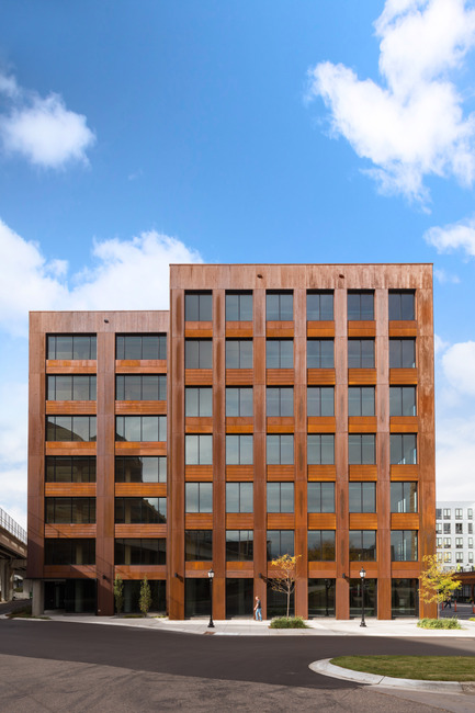 Dossier de presse | 2207-01 - Communiqué de presse | Minneapolis Claims The First Modern Mass Timber Office Building in the U.S. - MGA | MICHAEL GREEN ARCHITECTURE - Architecture commerciale - Crédit photo : Ema Peter