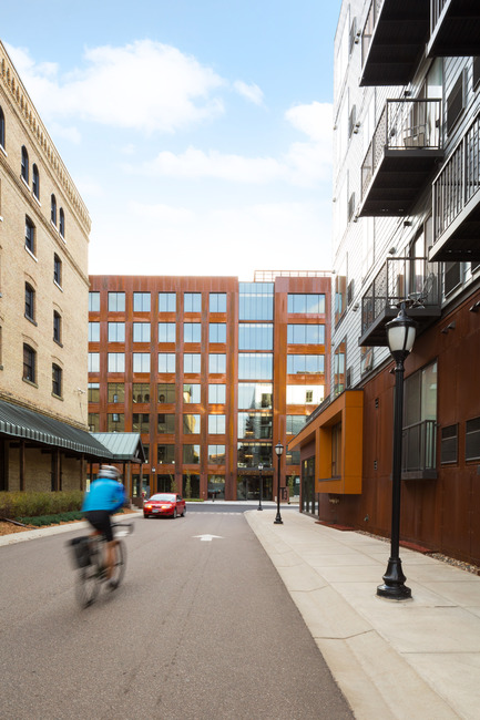 Dossier de presse | 2207-01 - Communiqué de presse | Minneapolis Claims The First Modern Mass Timber Office Building in the U.S. - MGA | MICHAEL GREEN ARCHITECTURE - Architecture commerciale - Crédit photo : Ema Peter