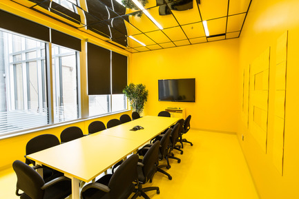 Press kit | 1152-08 - Press release | Four-Season Work and Play Areas at Ubisoft Quebec City - LumiGroup - Commercial Interior Design - The Post-it room - Photo credit: Jonathan Robert
