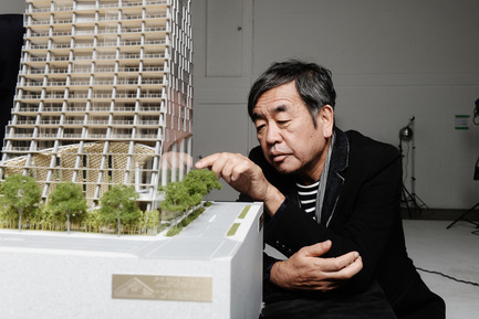 Dossier de presse | 2051-03 - Communiqué de presse | Fairmont Pacific Rim To Present “Japan Unlayered” in Vancouver, Canada - Fairmont Pacific Rim - Évènement + Exposition -  Kengo Kuma with&nbsp;Alberni by Kuma (model)  - Crédit photo : Dennis Gocer, The Collective You<br>
