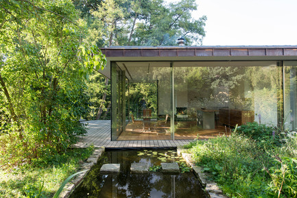 Dossier de presse | 2231-01 - Communiqué de presse | House Rheder - Falkenberg Innenarchitektur - Design d’intérieur résidentiel - View from Reflecting Pool - Crédit photo : Thomas Mayer