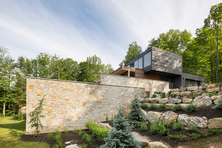 Dossier de presse | 880-11 - Communiqué de presse | Résidence L'Estrade - MU Architecture - Architecture résidentielle - Crédit photo : Ulysse Lemerise Bouchard