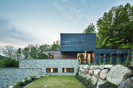 Dossier de presse | 880-11 - Communiqué de presse | Résidence L'Estrade - MU Architecture - Architecture résidentielle - Crédit photo : Ulysse Lemerise Bouchard