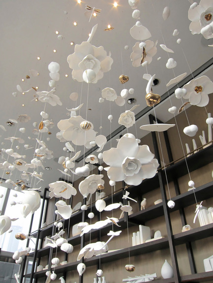 Press kit | 1082-01 - Press release | Pascale Girardin: The art of making an entrance - Pascale Girardin - Product - Four Seasons Place – Lobby chandelierPudong, Shanghai, Chine - Photo credit: Lulin Chen