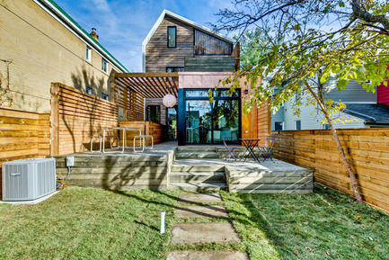 Press kit | 2344-01 - Press release | 46H - Sustainable Reinvention of 1905 House in the Beaches - baukultur/ca - Residential Architecture -   Rear View: Thermal modified wooden siding framed by white metal cladding of side walls and roof. Back addition housing the family room cladded in standing seam copper. <br>   - Photo credit: SilverHouse