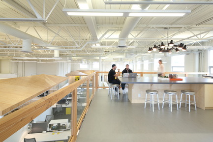 Press kit | 2073-03 - Press release | Innovative Interior Design Steps Up Tech Firm Startup - DIALOG - Commercial Interior Design - STAT Search Analytics’ 2,000 sq. ft. second floor mezzanine and communal social space and eatery <br> - Photo credit: Ema Peter 