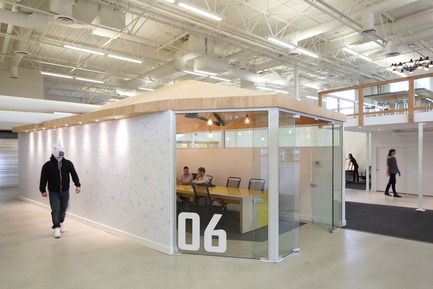 Press kit | 2073-03 - Press release | Innovative Interior Design Steps Up Tech Firm Startup - DIALOG - Commercial Interior Design - STAT Search Analytics - Photo credit: Ema Peter 