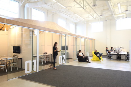 Press kit | 2073-03 - Press release | Innovative Interior Design Steps Up Tech Firm Startup - DIALOG - Commercial Interior Design - STAT Search Analytics - Photo credit: Ema Peter 