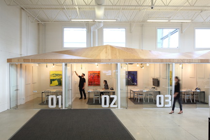 Press kit | 2073-03 - Press release | Innovative Interior Design Steps Up Tech Firm Startup - DIALOG - Commercial Interior Design -  STAT Search Analytics meeting rooms<br> - Photo credit: Ema Peter 