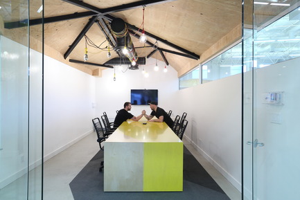 Press kit | 2073-03 - Press release | Innovative Interior Design Steps Up Tech Firm Startup - DIALOG - Commercial Interior Design -  STAT Search Analytics boardroom<br>  - Photo credit: Ema Peter 