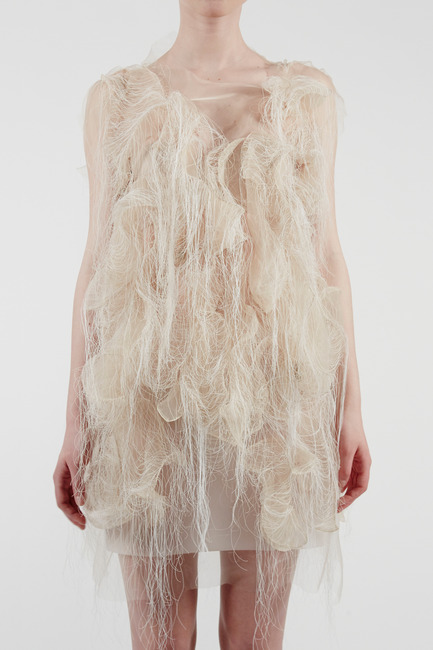 Press kit | 842-02 - Press release | (no)where (now)here - 2 gaze activated dresses - Ying Gao - Fashion Design - Photo credit: Dominique Lafond