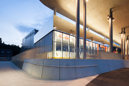 Dossier de presse | 2274-01 - Communiqué de presse | Shopping Nord Graz - BEHF Architects - Architecture commerciale - A concrete roof&nbsp; at a high of ten meters covering the center&nbsp; - Crédit photo : Markus Kaiser