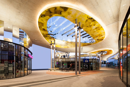Dossier de presse | 2274-01 - Communiqué de presse | Shopping Nord Graz - BEHF Architects - Architecture commerciale - Two new glazed pavilions under a striking canopy-like roof - Crédit photo : Markus Kaiser