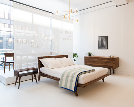 Press kit | 1077-05 - Press release | Lambert & Fils and Kastella: A Perfect Fit - Lambert & Fils and Kastella - Product - Bedroom set in walnut with Dot atomium<br> - Photo credit: Arseni Khamzin<br>