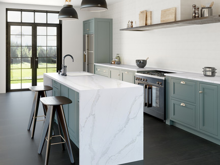 Dossier de presse | 2349-01 - Communiqué de presse | Silestone Unveils Eternal Collection with new N-Boost Technology - Cosentino - Produit - Eternal Calacatta Gold captures the essence of Calacatta marble and features large grey veins with a touch of elegant gold.<br>   - Crédit photo : Cosentino