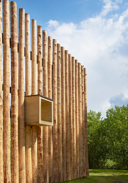 Dossier de presse | 2341-01 - Communiqué de presse | Torsby Finnskogscentrum - Bornstein Lyckefors arkitekter - Architecture commerciale - The façade timber and boxes are untreated and will age simultaneously.  - Crédit photo : Åke E:son Lindman