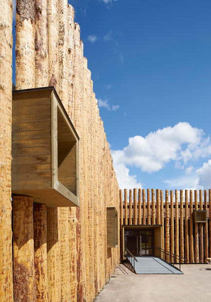 Dossier de presse | 2341-01 - Communiqué de presse | Torsby Finnskogscentrum - Bornstein Lyckefors arkitekter - Architecture commerciale - The façade timber and boxes are untreated and will age simultaneously.  - Crédit photo : Åke E:son Lindman