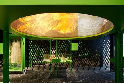 Dossier de presse | 2341-01 - Communiqué de presse | Torsby Finnskogscentrum - Bornstein Lyckefors arkitekter - Architecture commerciale - The fire is a central part of the exhibition.&nbsp; - Crédit photo : Åke E:son Lindman