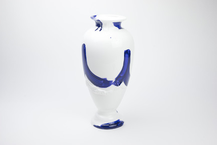 Press kit | 1834-12 - Press release | Design Days Dubai 2017: International Design Talent, Premieres and Special Projects bring design to life - Design Days Dubai - Event + Exhibition - Tryst Vase designed by Amy J Hughes - Photo credit: Image Courtesy of 1882 Ltd. (UK)