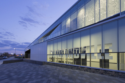 Dossier de presse | 673-17 - Communiqué de presse | Les lauréats de la 10e édition des GRANDS PRIX DU DESIGN sont… - Agence PID - Évènement + Exposition -         PRIX ÉTABLISSEMENT PUBLIC <br>Centrexpo Cogeco Drummondville <br>BCM2 architectes - Crédit photo : Dave Tremblay