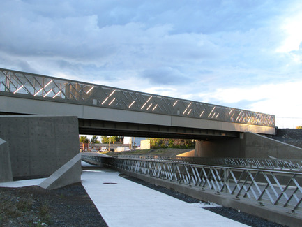Dossier de presse | 673-17 - Communiqué de presse | Les lauréats de la 10e édition des GRANDS PRIX DU DESIGN sont… - Agence PID - Évènement + Exposition -         PRIX HORS CATÉGORIE <br>Nouveau pont ferroviaire du campus d'Outremont <br>civiliti - Crédit photo : Soland