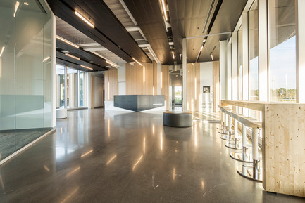 Dossier de presse | 673-17 - Communiqué de presse | Les lauréats de la 10e édition des GRANDS PRIX DU DESIGN sont… - Agence PID - Évènement + Exposition -         PRIX VALORISATION DU MATÉRIAU BOIS DANS UN DESIGN INTÉRIEUR <br>Bureaux de Pomerleau à Lévis <br>Lemay - Crédit photo : Jonathan Robert