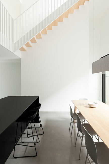 Dossier de presse | 1113-06 - Communiqué de presse | Maison Lagarde - la SHED architecture - Architecture résidentielle - Espace double hauteur - Crédit photo : Maxime Brouillet