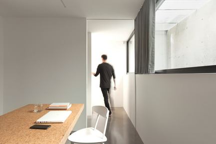 Dossier de presse | 1113-06 - Communiqué de presse | Maison Lagarde - la SHED architecture - Architecture résidentielle - Fenestration en bandeau au sous-sol - Crédit photo : Maxime Brouillet