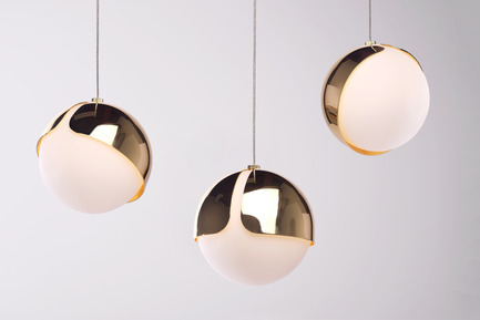 Press kit | 2351-01 - Press release | New Lighting Collection by ANONY - ANONY - Lighting Design -  Ohm | Pendant | Polished Brass  - Photo credit:  &nbsp;Wendy Pham  