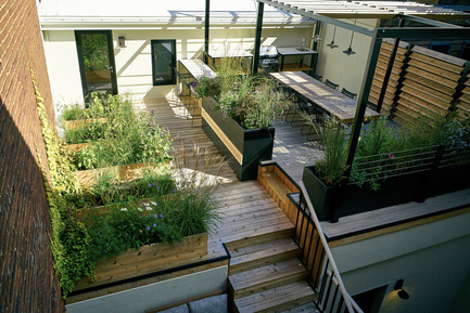Dossier de presse | 1054-04 - Communiqué de presse | Terrasse VF: variations spatiales sur quatre paliers - Martine Brisson designer d'intérieur - Architecture résidentielle - Crédit photo : Pierre Béland
