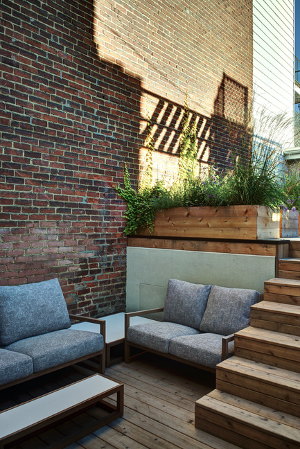 Dossier de presse | 1054-04 - Communiqué de presse | Terrasse VF: variations spatiales sur quatre paliers - Martine Brisson designer d'intérieur - Architecture résidentielle - Crédit photo : Pierre Béland