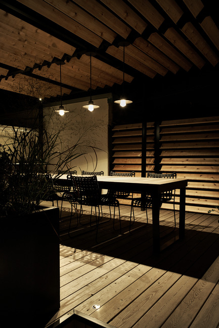 Dossier de presse | 1054-04 - Communiqué de presse | Terrasse VF: variations spatiales sur quatre paliers - Martine Brisson designer d'intérieur - Architecture résidentielle - Crédit photo : Pierre Béland